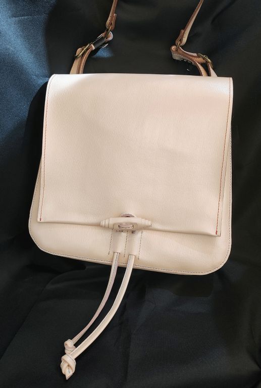 1BeigeCowhideMessenger03