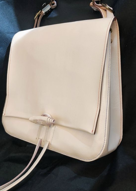 1BeigeCowhideMessenger04