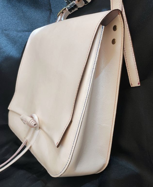 1BeigeCowhideMessenger05