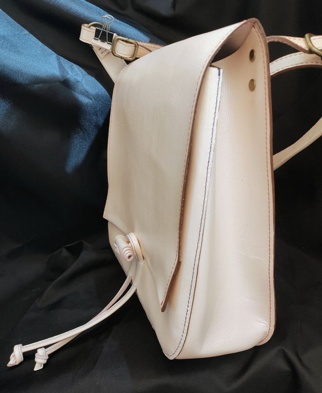 1BeigeCowhideMessenger07