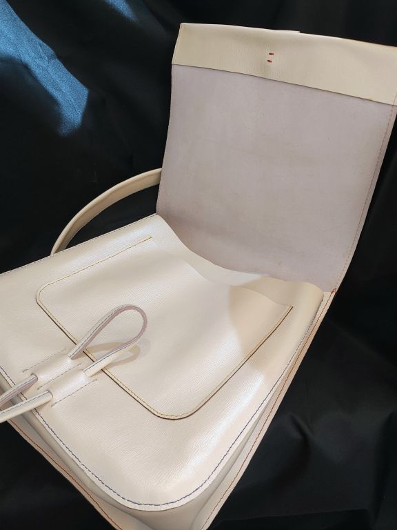 1BeigeCowhideMessenger09