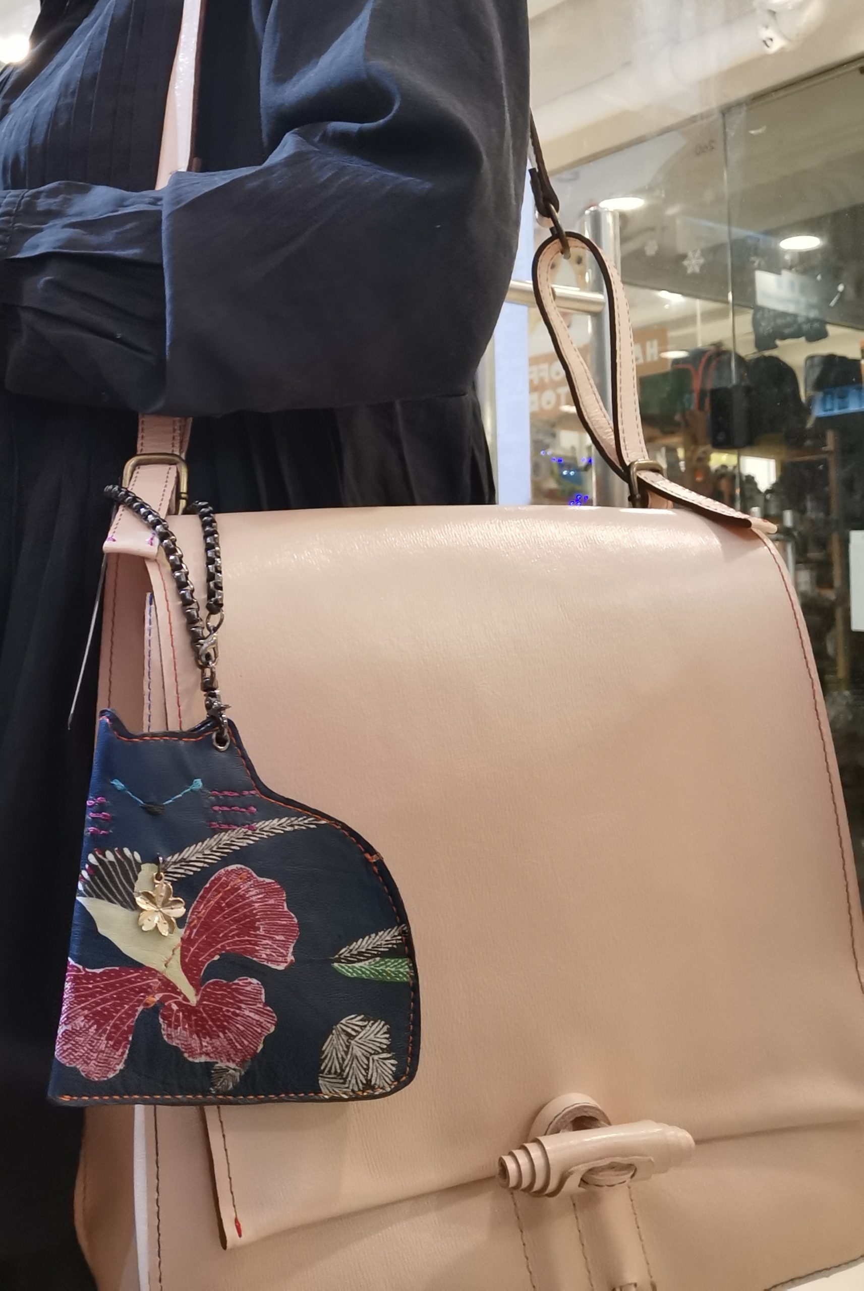 1BeigeCowhideMessenger17